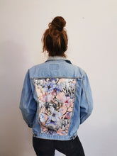 Load image into Gallery viewer, Levi&#39;s Denim jacket, Pink Magnolia Elephants design